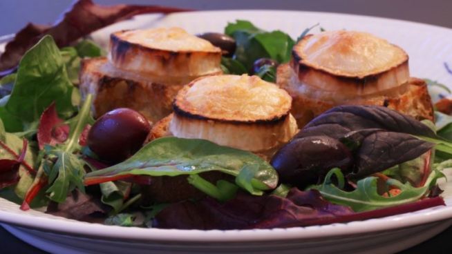 Salat mit warmem Ziegenkäse –  Salade de Chèvre Chaud – Frankreich