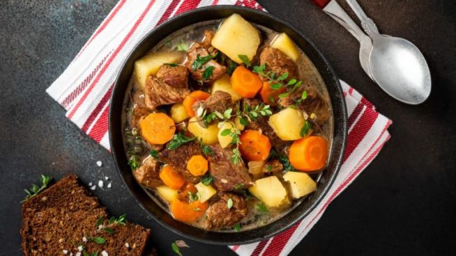 Gemüseeintopf mit Fleisch – Ghiveci de legume cu carne – Rumänien